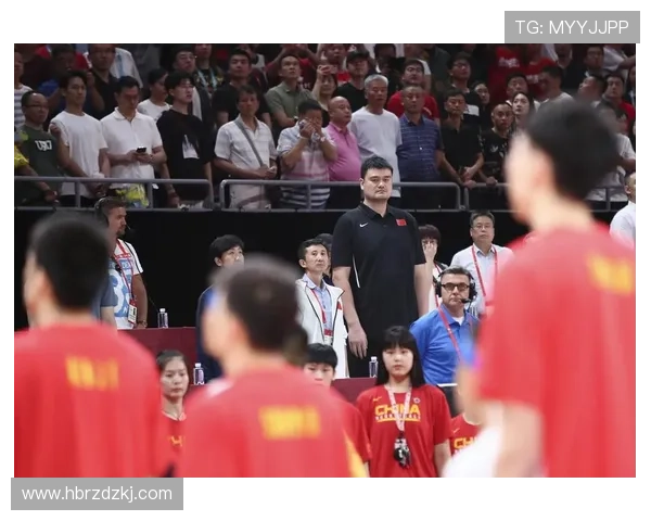 篮协主席更衣室泪目众人深情安慰 篮协主席更衣室泪目众人深情安慰